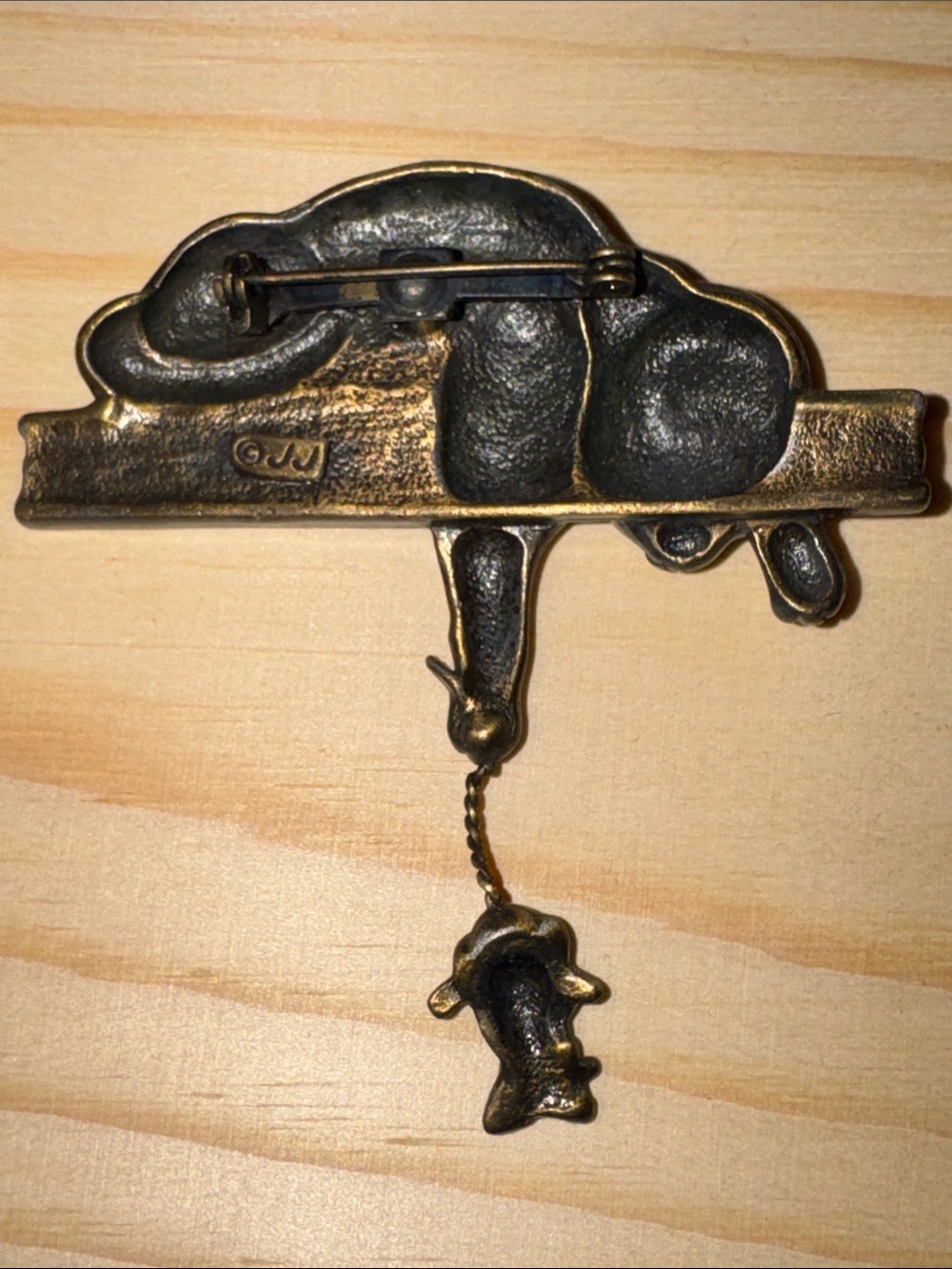 JJ Jonette Vintage 1980s Cat And A Fish Antique Gold Tone Articulated Brooch - Picture 5 of 7